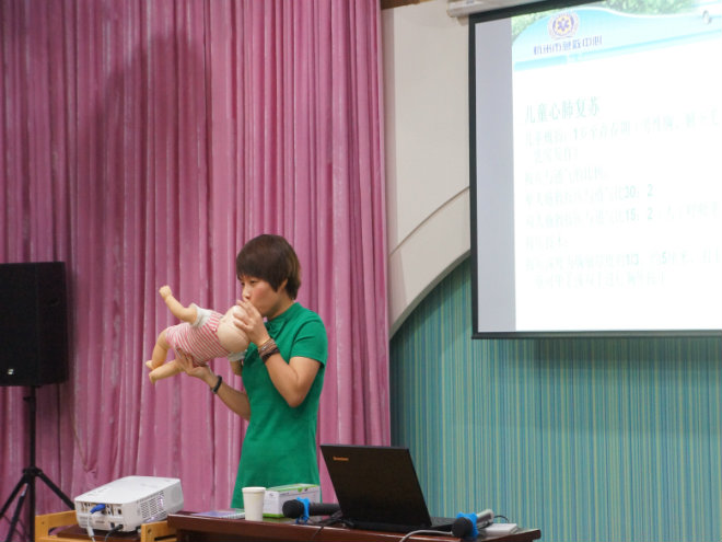幼兒急救試驗設(shè)備使用方法 baichengsxy.com